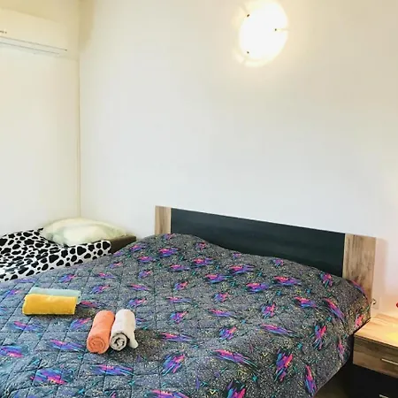 Apartment Schoene In Babici Mit Kleiner Terrasse *