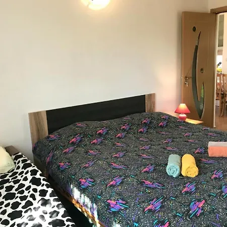 Apartment Schoene In Babici Mit Kleiner Terrasse