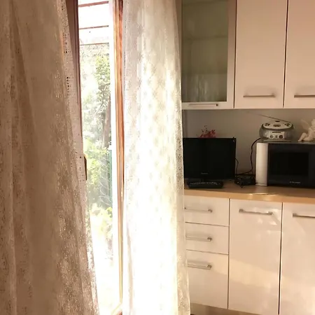 Schoene In Babici Mit Kleiner Terrasse *
